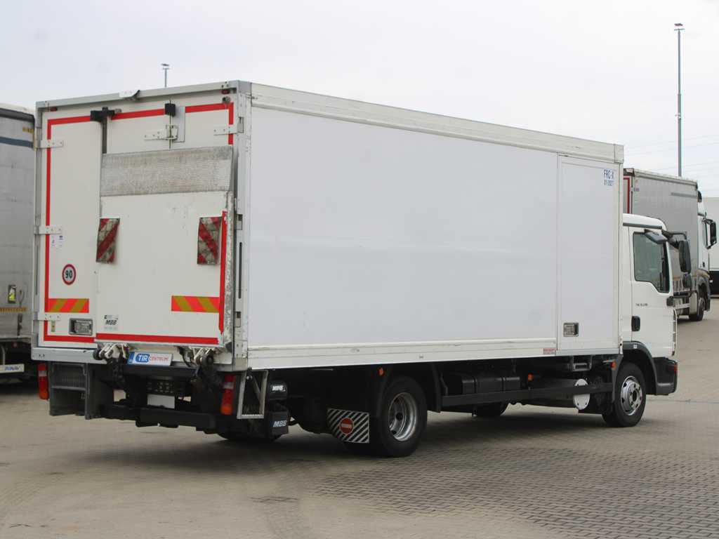 MAN TGL 12.210, EURO 4, HYDRAULIC FRONT, CARRIER SUPRA 850 Mt, 2X EVAPORATOR - Refrigerated truck: picture 4 MAN TGL 12.210, EURO 4, HYDRAULIC FRONT, CARRIER SUPRA 850 Mt, 2X EVAPORATOR - Refrigerated truck: picture 4