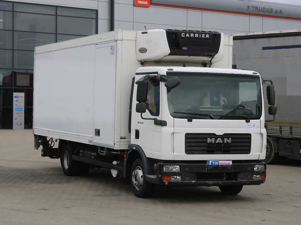 MAN TGL 12.210, EURO 4, HYDRAULIC FRONT, CARRIER SUPRA 850 Mt, 2X EVAPORATOR - Refrigerated truck: picture 3 MAN TGL 12.210, EURO 4, HYDRAULIC FRONT, CARRIER SUPRA 850 Mt, 2X EVAPORATOR - Refrigerated truck: picture 3