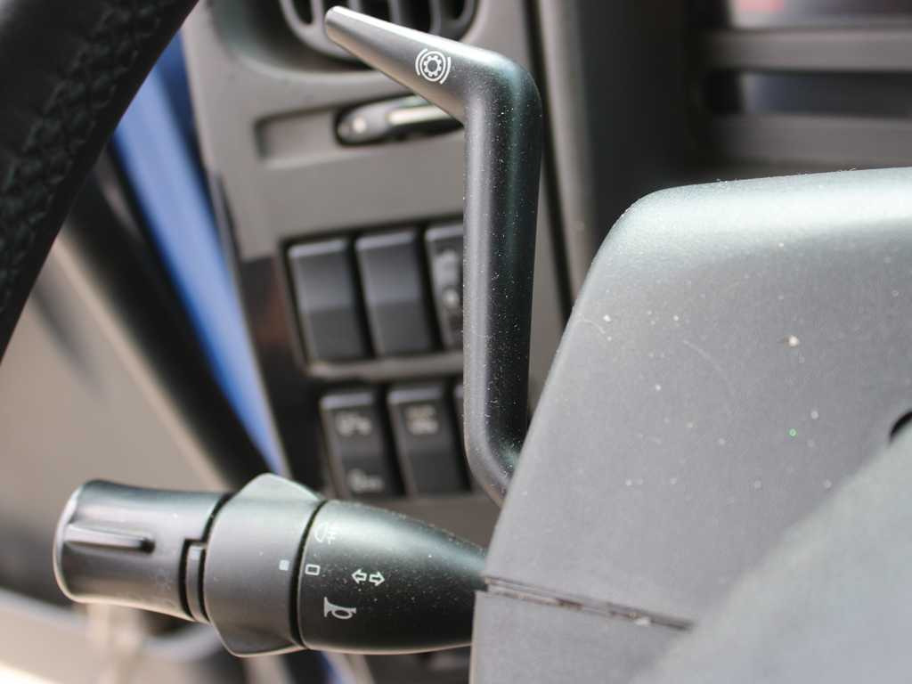 Curtain side truck Renault MIDLUM 220.12, EURO 5, SLEEPING BODY, HYDRAULIC FRONT: picture 12