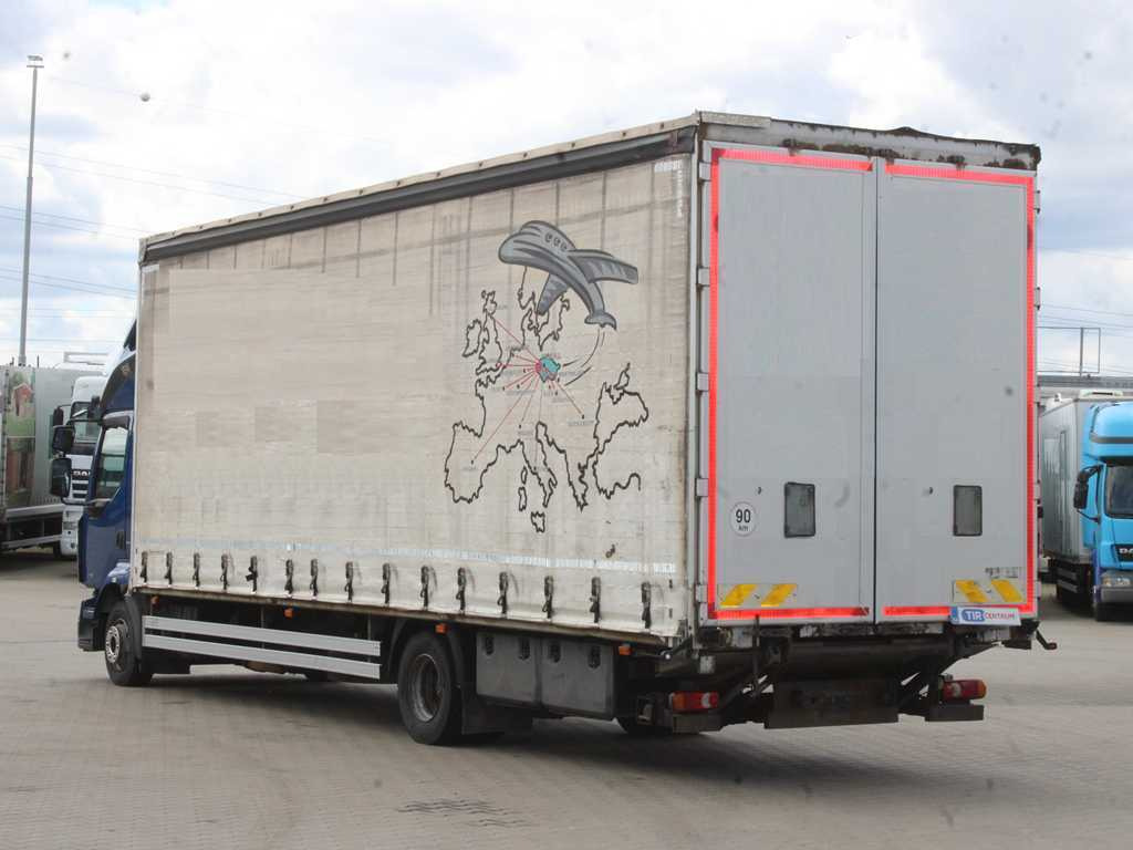 Renault MIDLUM 220.12, EURO 5, SLEEPING BODY, HYDRAULIC FRONT - Curtain side truck: picture 5 Renault MIDLUM 220.12, EURO 5, SLEEPING BODY, HYDRAULIC FRONT - Curtain side truck: picture 5