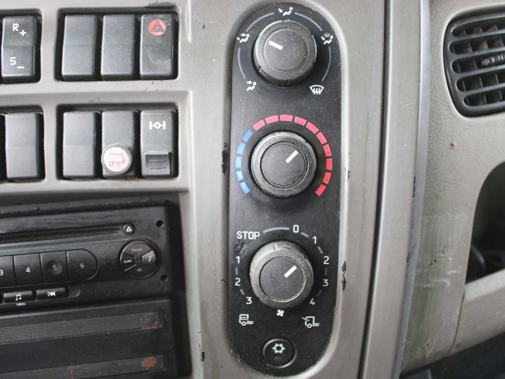 Curtain side truck Renault MIDLUM 220.12, EURO 5, SLEEPING BODY, HYDRAULIC FRONT: picture 17