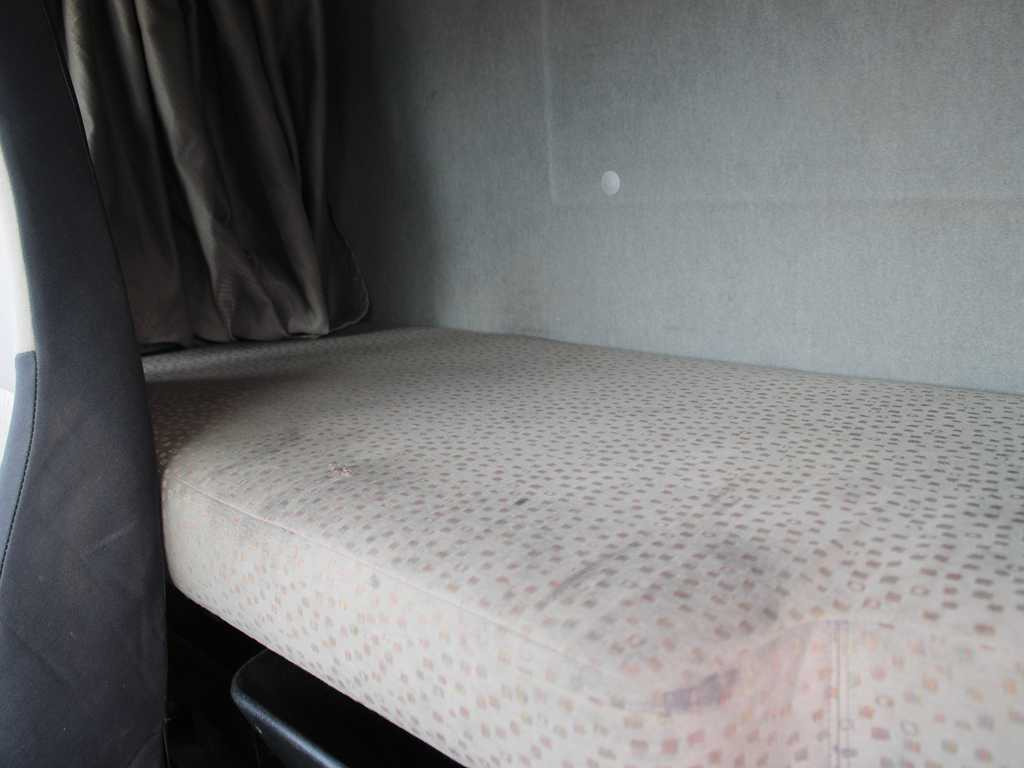 Curtain side truck Renault MIDLUM 220.12, EURO 5, SLEEPING BODY, HYDRAULIC FRONT: picture 18