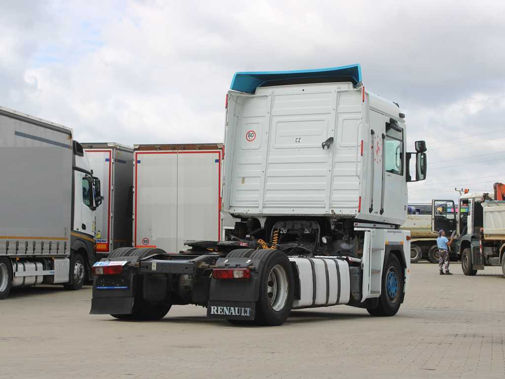 Renault MAGNUM 440.18, EURO 3 - Tractor unit: picture 3 Renault MAGNUM 440.18, EURO 3 - Tractor unit: picture 3