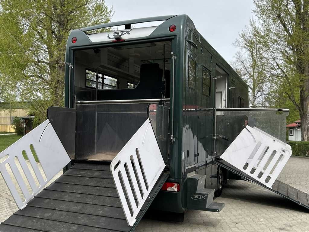 Volvo STX FL, 6 PEOPLE, 5 HORSES, CAMERA, 2X TAIL LIFT - Horse truck: picture 5 Volvo STX FL, 6 PEOPLE, 5 HORSES, CAMERA, 2X TAIL LIFT - Horse truck: picture 5
