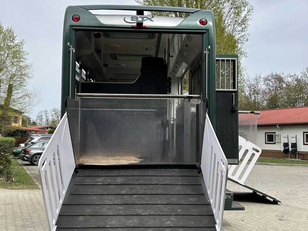 Volvo STX FL, 6 PEOPLE, 5 HORSES, CAMERA, 2X TAIL LIFT - Horse truck: picture 4 Volvo STX FL, 6 PEOPLE, 5 HORSES, CAMERA, 2X TAIL LIFT - Horse truck: picture 4