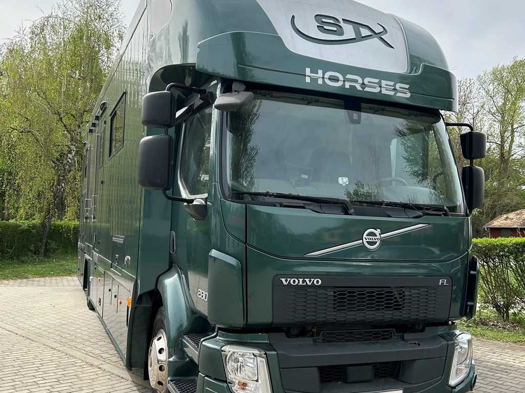Volvo STX FL, 6 PEOPLE, 5 HORSES, CAMERA, 2X TAIL LIFT - Horse truck: picture 2 Volvo STX FL, 6 PEOPLE, 5 HORSES, CAMERA, 2X TAIL LIFT - Horse truck: picture 2