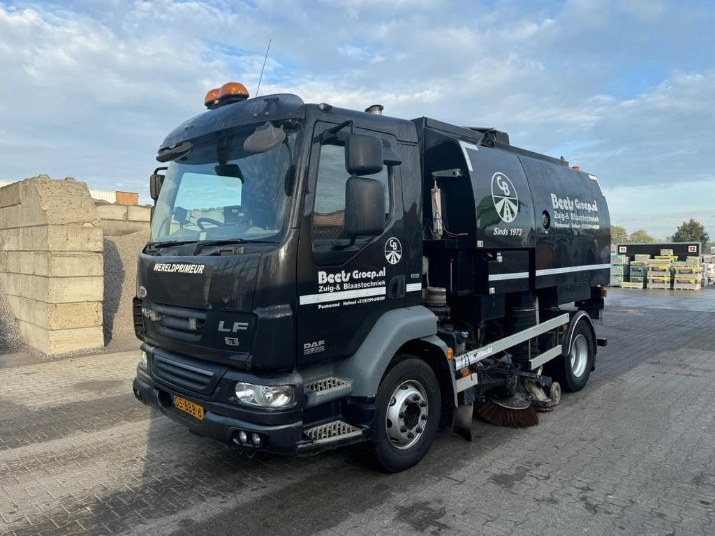 DAF FA LF55 - Road sweeper: picture 2 DAF FA LF55 - Road sweeper: picture 2