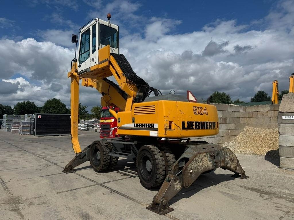 Liebherr A 904 - Material handler: picture 3 Liebherr A 904 - Material handler: picture 3