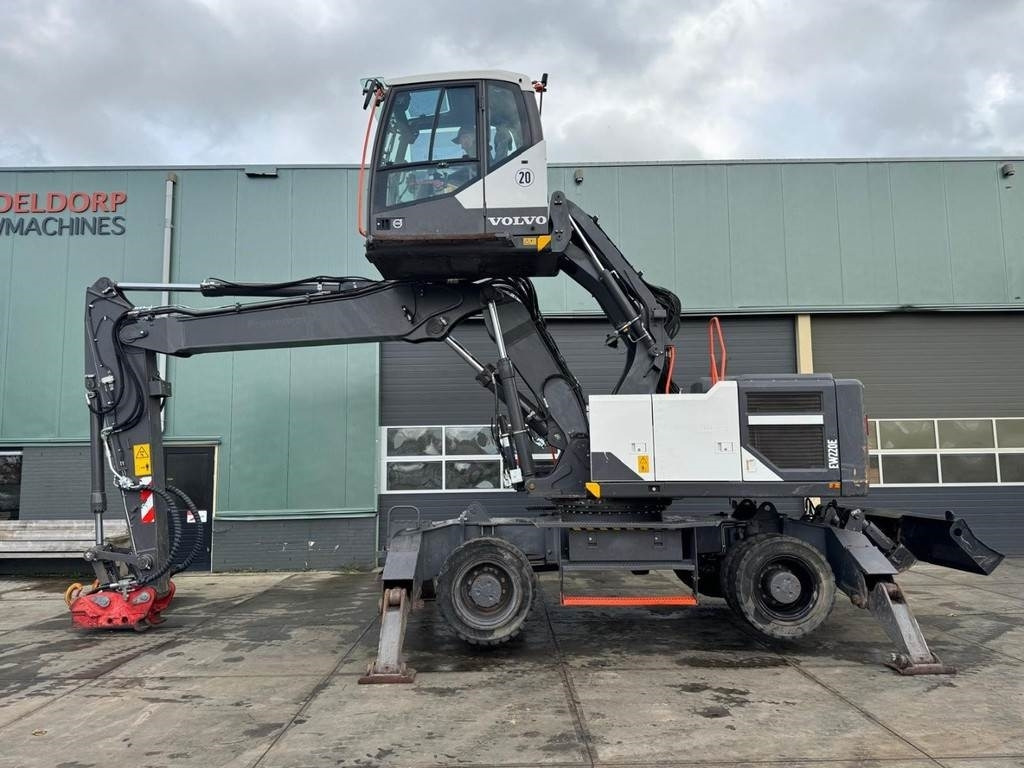 Volvo EW220 E - Material handler: picture 1 Volvo EW220 E - Material handler: picture 1