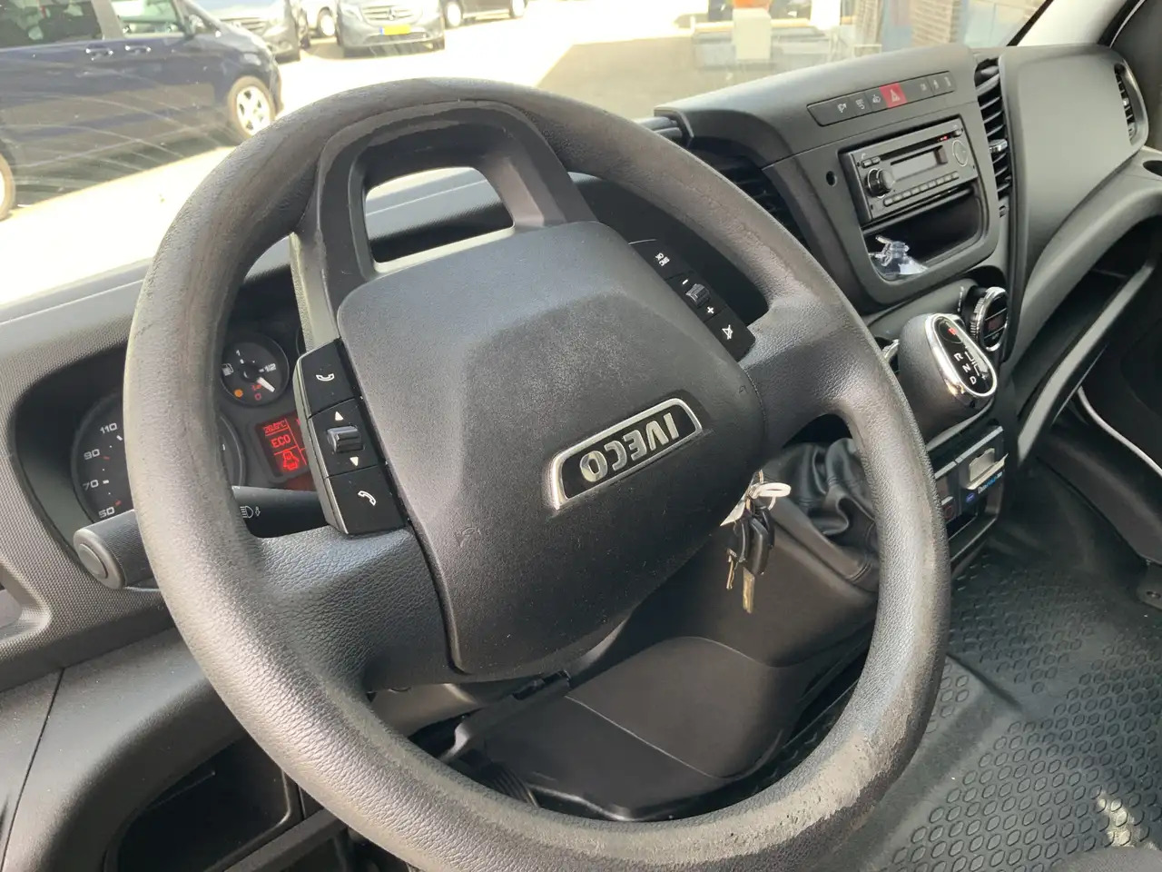 Iveco Daily 35C13 2.3 375 Automaat Koelmeubelbak Deuren Dag&Na - Refrigerated delivery van: picture 3 Iveco Daily 35C13 2.3 375 Automaat Koelmeubelbak Deuren Dag&Na - Refrigerated delivery van: picture 3