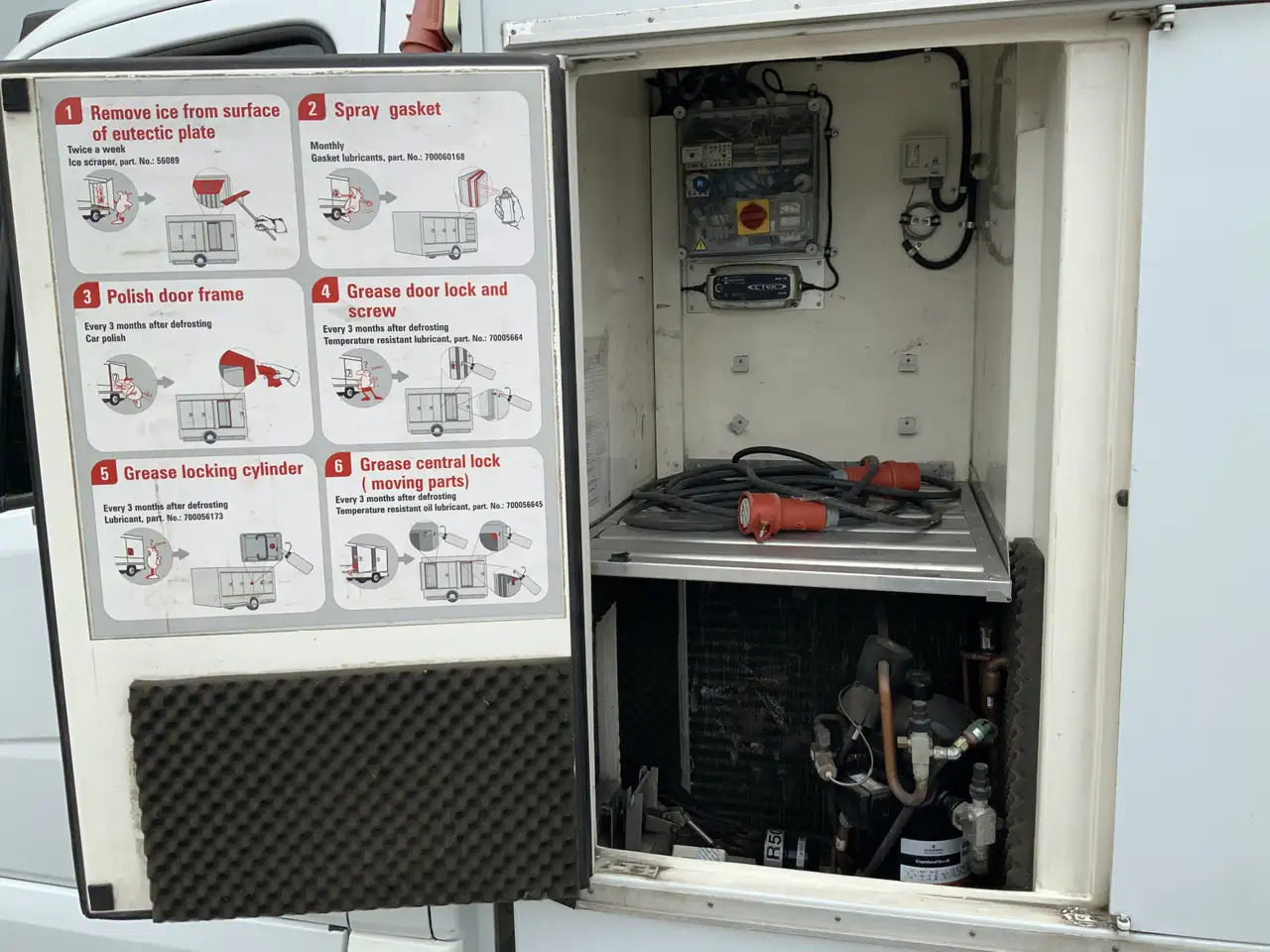 Mercedes-Benz Sprinter 310 2.2 CDI 366 ijswagen 40 gr _0 Deuren 10 Euro 5 - Refrigerated delivery van: picture 4 Mercedes-Benz Sprinter 310 2.2 CDI 366 ijswagen 40 gr _0 Deuren 10 Euro 5 - Refrigerated delivery van: picture 4