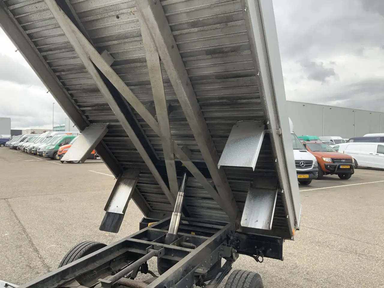 Nissan NT400 32.12 2.5 dCi 250 Kipper Trekhaak 2000 kg 3 - Tipper: picture 5 Nissan NT400 32.12 2.5 dCi 250 Kipper Trekhaak 2000 kg 3 - Tipper: picture 5