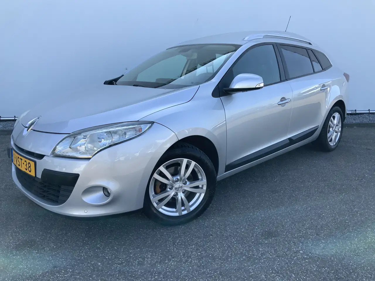 Renault Megane 1.5 dCi Expression Airco Navi Grijs Kenteken Euro - Other machinery: picture 1 Renault Megane 1.5 dCi Expression Airco Navi Grijs Kenteken Euro - Other machinery: picture 1