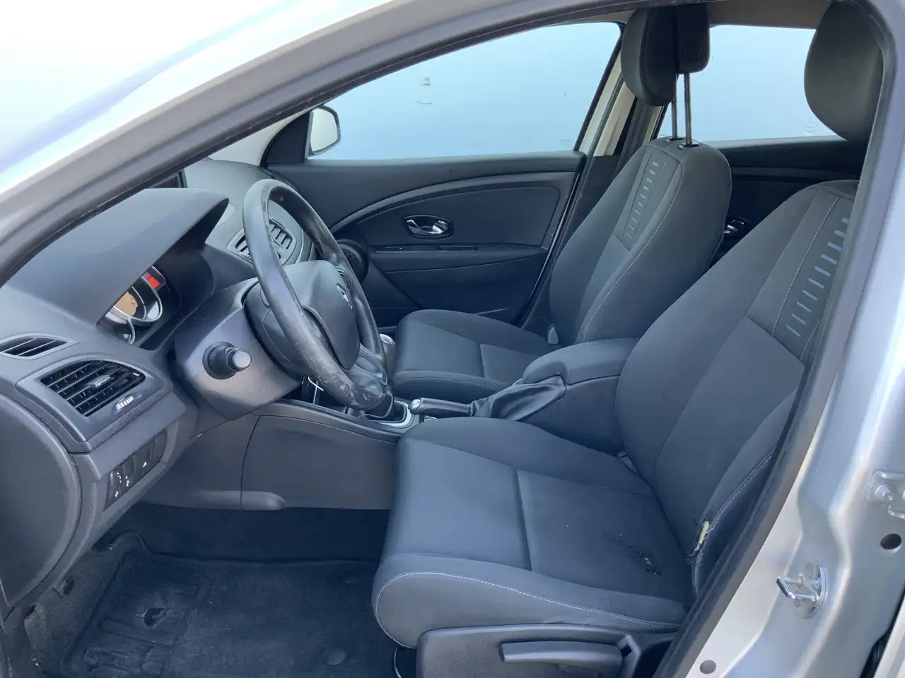 Renault Megane 1.5 dCi Expression Airco Navi Grijs Kenteken Euro - Other machinery: picture 4 Renault Megane 1.5 dCi Expression Airco Navi Grijs Kenteken Euro - Other machinery: picture 4