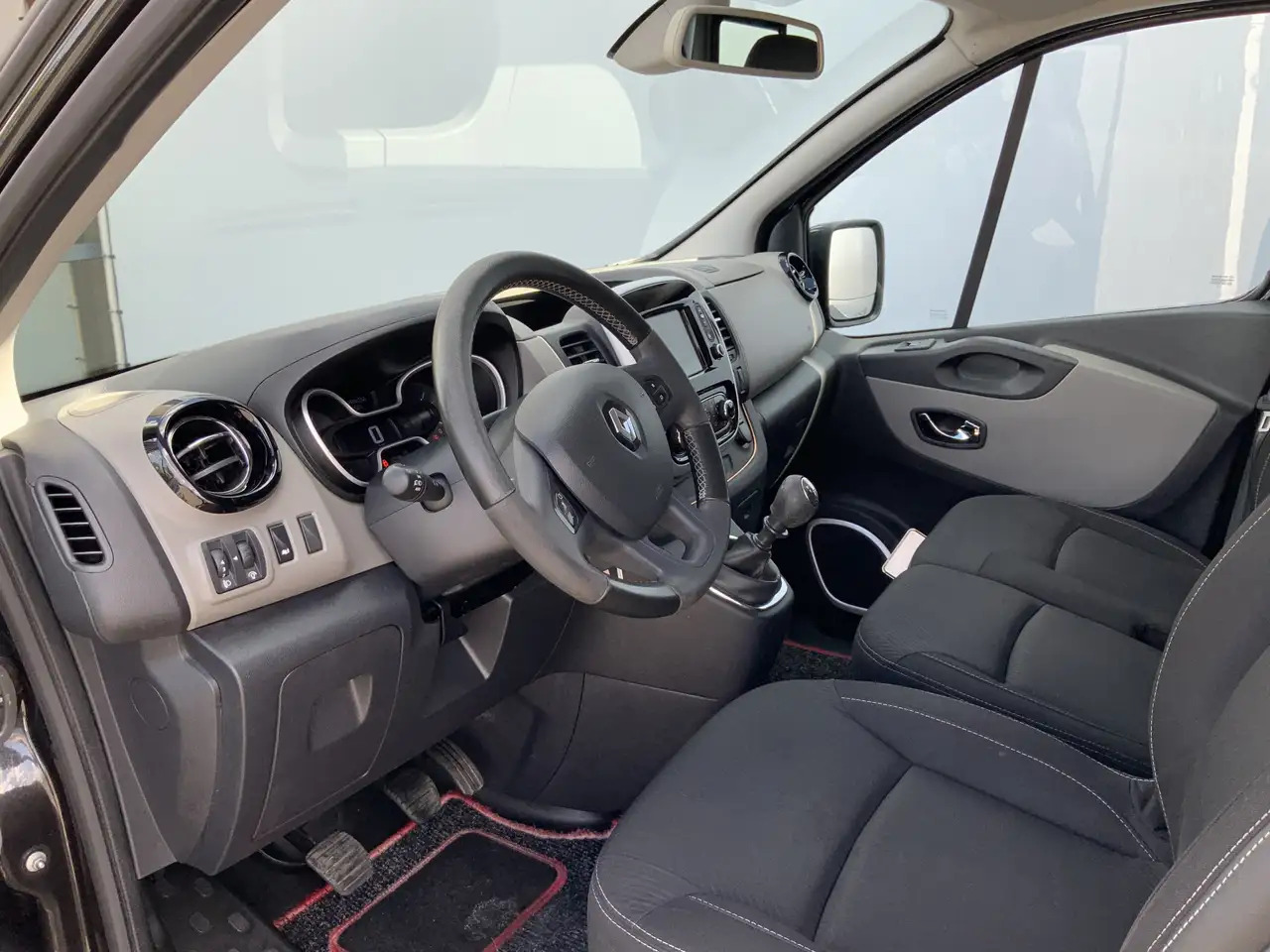 Renault Trafic 1.6 dCi T27 L1H1 Dub Cab Airco Cruise 6 Zits Alu V - Crew cab van: picture 5 Renault Trafic 1.6 dCi T27 L1H1 Dub Cab Airco Cruise 6 Zits Alu V - Crew cab van: picture 5