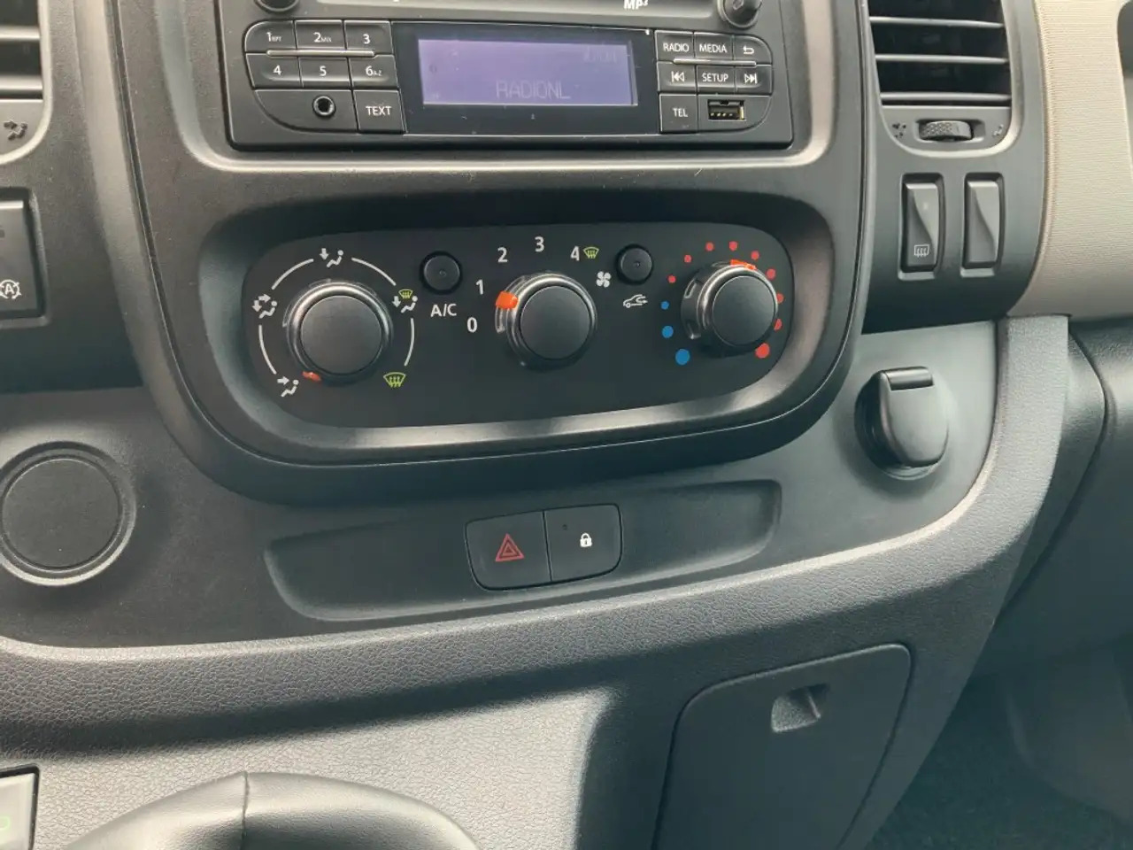 Panel van Renault Trafic 1.6 dCi T29 L2H2 Comfort Energy Airco Cruise 3 Zit: picture 9