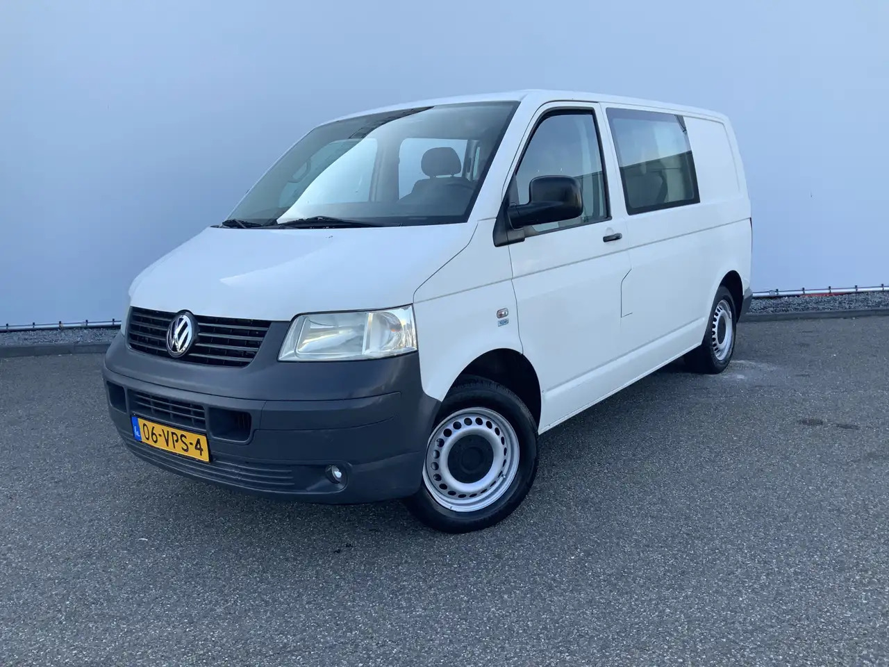 Volkswagen T5 Transporter 2.5 TDI 300 Budgetline Automaat DubCab Airco Trekh - Crew cab van: picture 1 Volkswagen T5 Transporter 2.5 TDI 300 Budgetline Automaat DubCab Airco Trekh - Crew cab van: picture 1