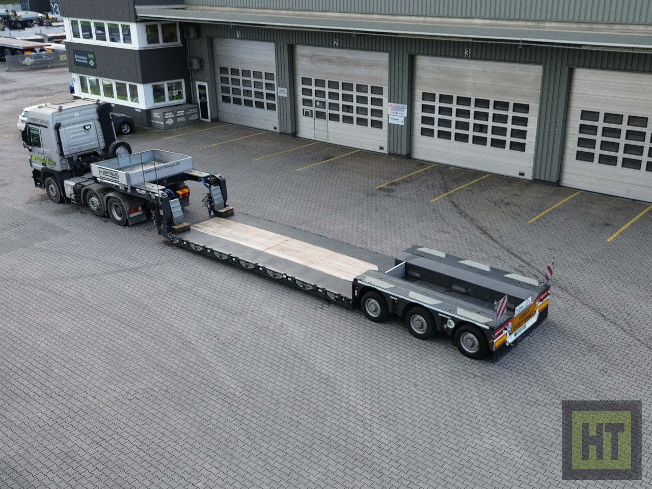 Faymonville MAX Trailer 3-Achs-Tiefbett mit Pendelachsen - Low loader semi-trailer: picture 1 Faymonville MAX Trailer 3-Achs-Tiefbett mit Pendelachsen - Low loader semi-trailer: picture 1
