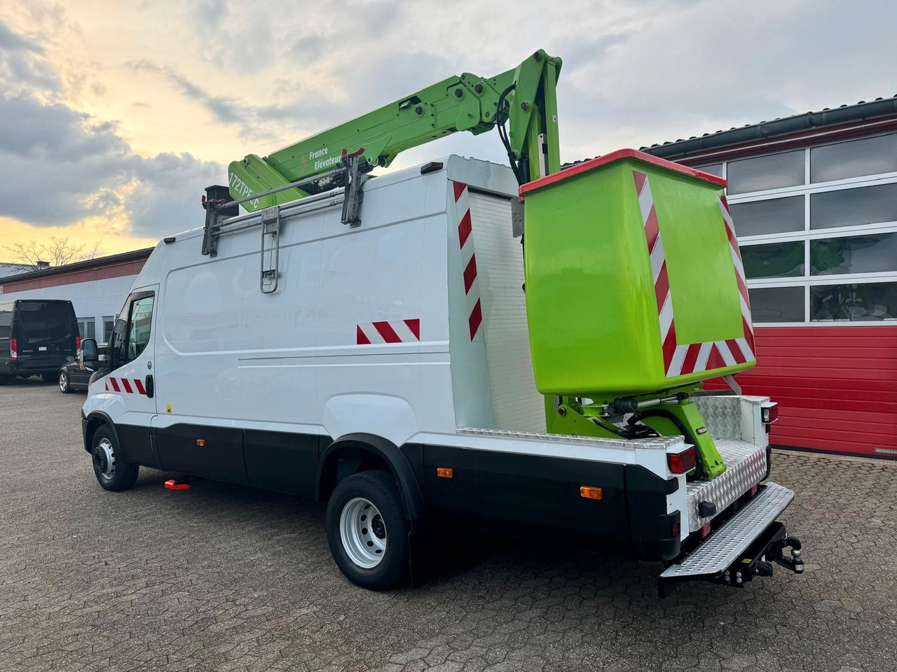 Truck mounted aerial platform Iveco Daily 70C15 Steiger France Elevateur 172 TPFcc: picture 6