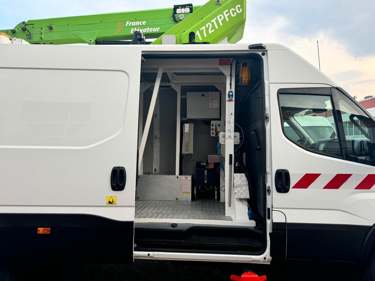 Truck mounted aerial platform Iveco Daily 70C15 Steiger France Elevateur 172 TPFcc: picture 7