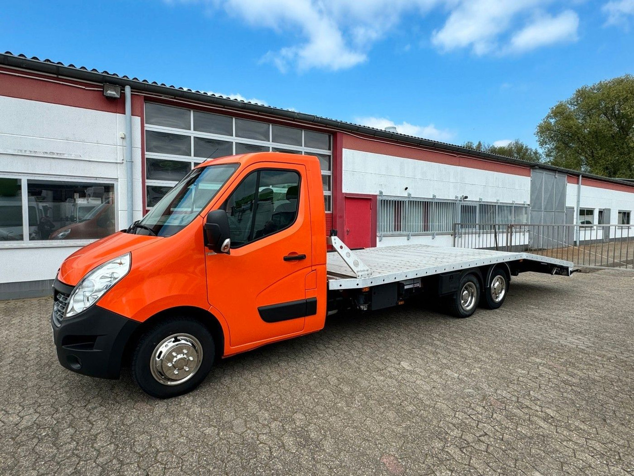 Renault Master Autotransporter - Car transporter truck: picture 1 Renault Master Autotransporter - Car transporter truck: picture 1