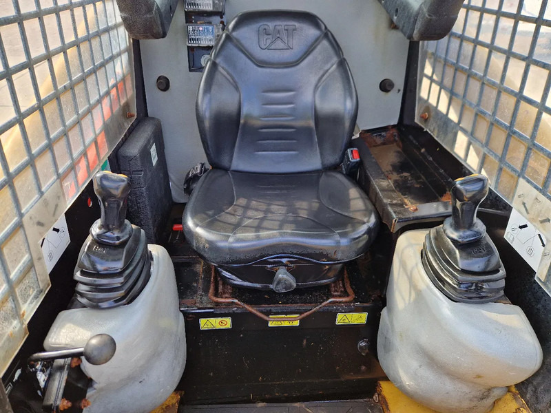 Skid steer loader Caterpillar 216B3 schranklader met 1191 uur: picture 6