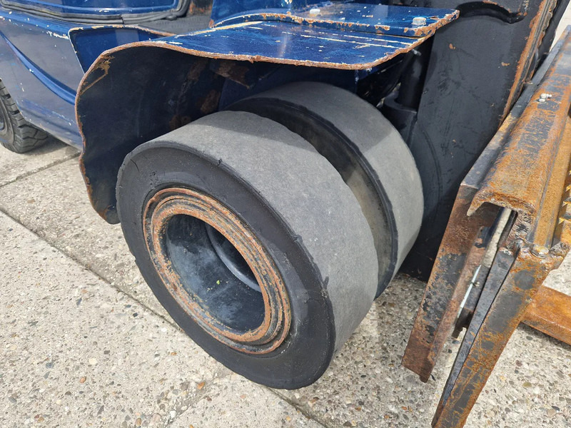 Diesel forklift Caterpillar DP25K met breed vorkenbord: picture 12