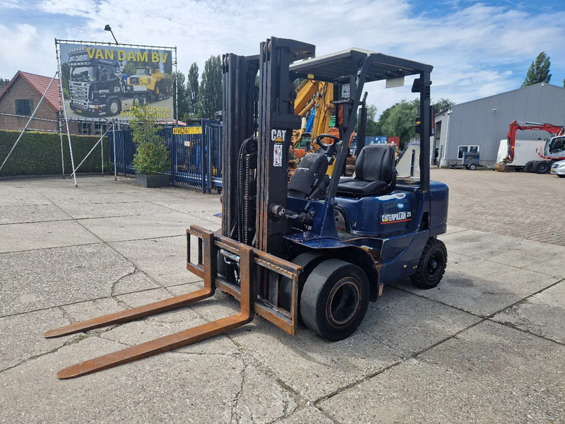 Caterpillar DP25K met breed vorkenbord - Diesel forklift: picture 1 Caterpillar DP25K met breed vorkenbord - Diesel forklift: picture 1