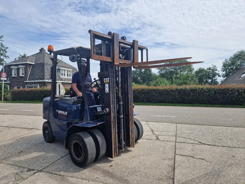 Diesel forklift Caterpillar DP25K met breed vorkenbord: picture 15