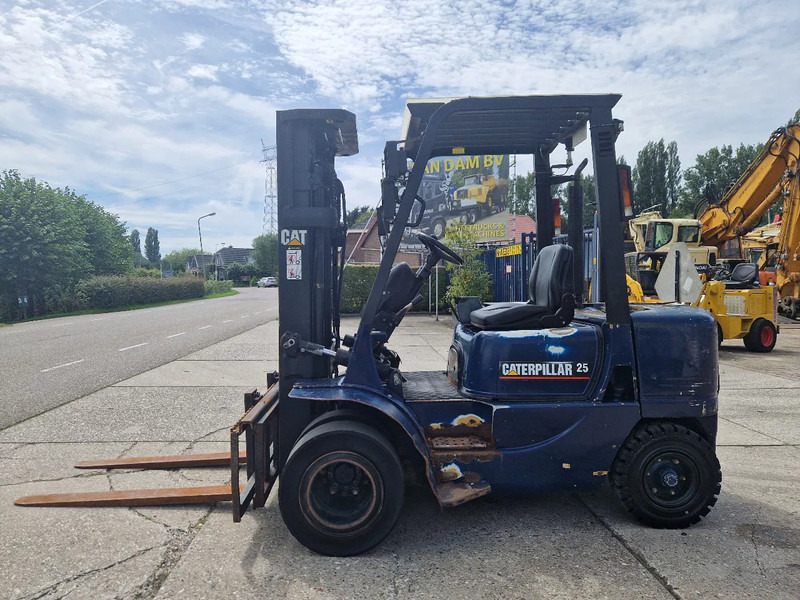 Diesel forklift Caterpillar DP25K met breed vorkenbord: picture 19