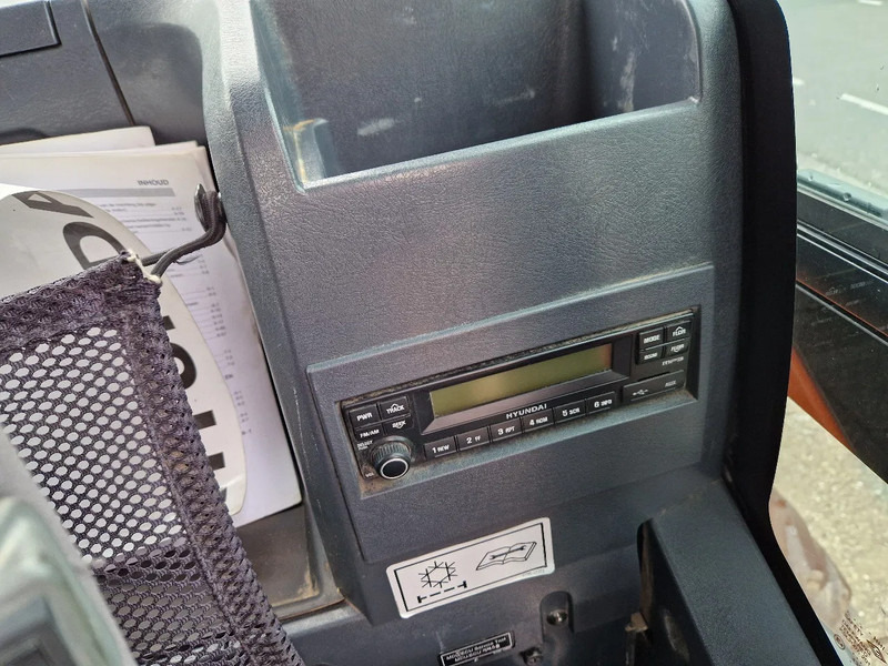 Wheel excavator Hyundai Robex 160W-9A met 6-cilinder Cummins motor: picture 13 Wheel excavator Hyundai Robex 160W-9A met 6-cilinder Cummins motor: picture 13