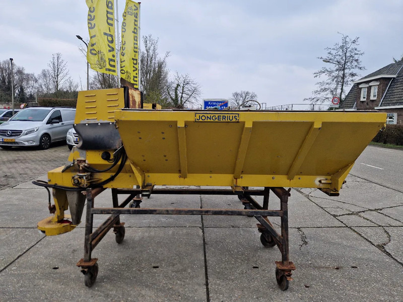 Jongerius 1000 droog zout strooier zo uit het werk! - Sand/ Salt spreader: picture 4 Jongerius 1000 droog zout strooier zo uit het werk! - Sand/ Salt spreader: picture 4