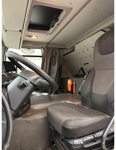 Curtain side truck DAF CF 370: picture 11