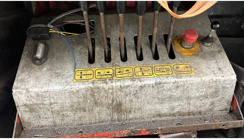 Car transporter truck MAN L2000: picture 17