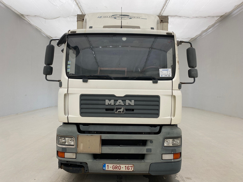 MAN TGA 18.320 - Curtain side truck: picture 2 MAN TGA 18.320 - Curtain side truck: picture 2