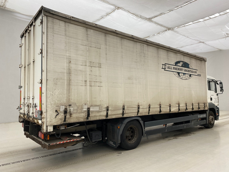 MAN TGA 18.320 - Curtain side truck: picture 4 MAN TGA 18.320 - Curtain side truck: picture 4