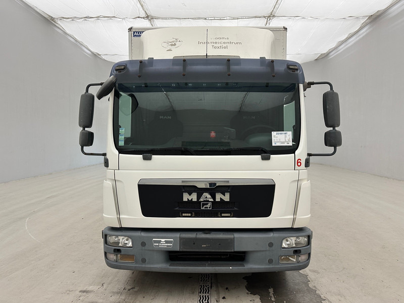 MAN TGL 12.220 - Box truck: picture 2 MAN TGL 12.220 - Box truck: picture 2