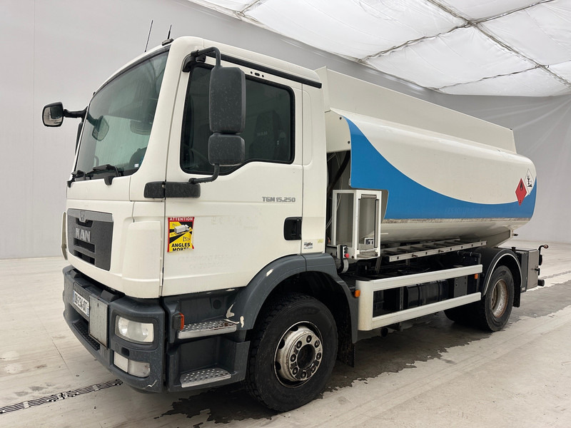 MAN TGM 15.250 - Tanker truck: picture 1 MAN TGM 15.250 - Tanker truck: picture 1