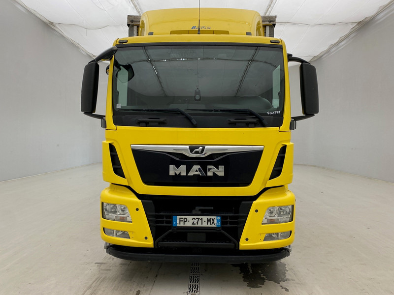 MAN TGS 18.320 - Curtain side truck: picture 2 MAN TGS 18.320 - Curtain side truck: picture 2