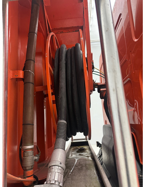 Renault Midlum 300 DXi - Tanker truck: picture 5 Renault Midlum 300 DXi - Tanker truck: picture 5