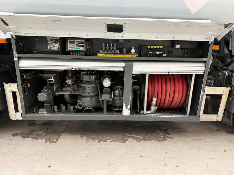 Renault Midlum 300 DXi - Tanker truck: picture 4 Renault Midlum 300 DXi - Tanker truck: picture 4