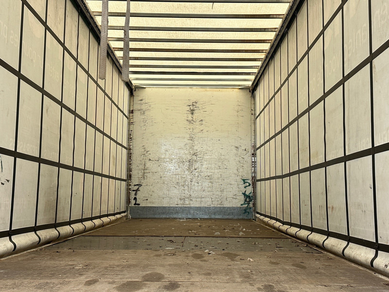 Curtain side truck Scania P230: picture 6