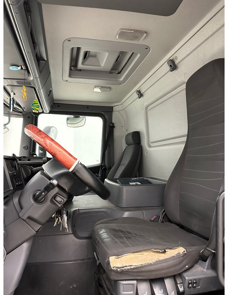 Curtain side truck Scania P230: picture 10