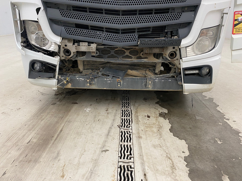 Tractor unit Mercedes-Benz Actros 1843: picture 13