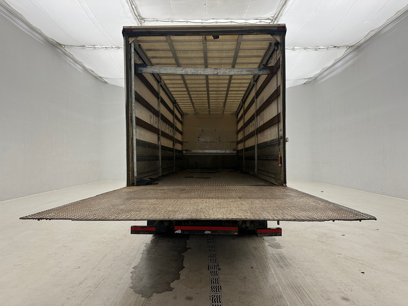 Volvo FE 300 - 6x2 - Curtain side truck: picture 5 Volvo FE 300 - 6x2 - Curtain side truck: picture 5