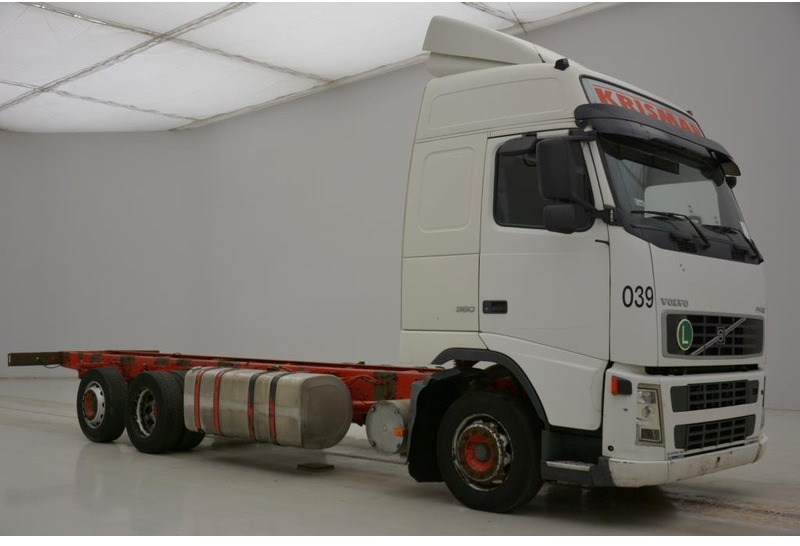 Volvo FH12.380 - 6x2 Globetrotter* - Cab chassis truck: picture 2 Volvo FH12.380 - 6x2 Globetrotter* - Cab chassis truck: picture 2