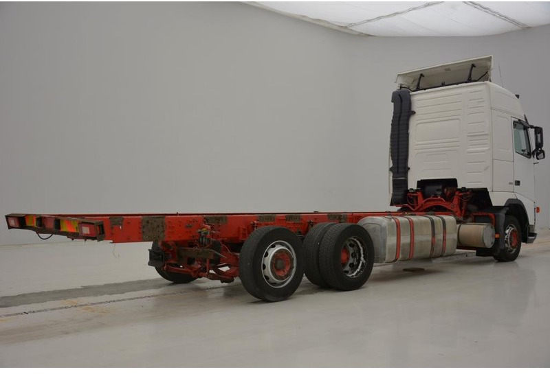 Volvo FH12.380 - 6x2 Globetrotter* - Cab chassis truck: picture 4 Volvo FH12.380 - 6x2 Globetrotter* - Cab chassis truck: picture 4