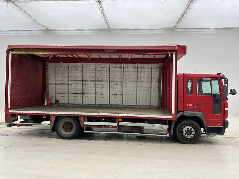 Volvo FL 220 - Curtain side truck: picture 4 Volvo FL 220 - Curtain side truck: picture 4
