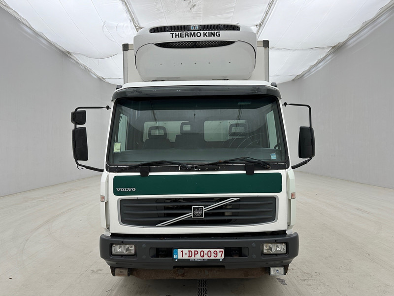 Volvo FL 220* - Refrigerated truck: picture 2 Volvo FL 220* - Refrigerated truck: picture 2