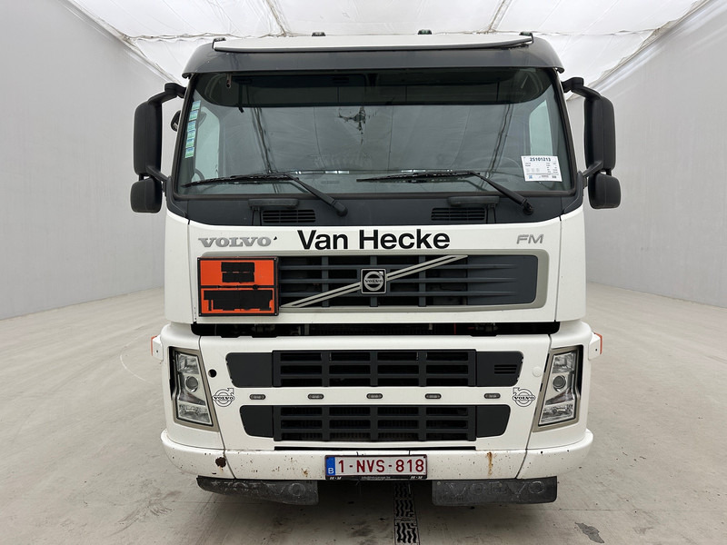 Volvo FM 300 - 6x2 - Tanker truck: picture 2 Volvo FM 300 - 6x2 - Tanker truck: picture 2